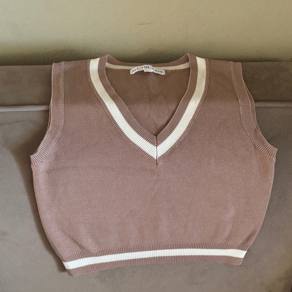 Chic V-Neck Sweater Vest in Brown by The Kript and a skirt set
